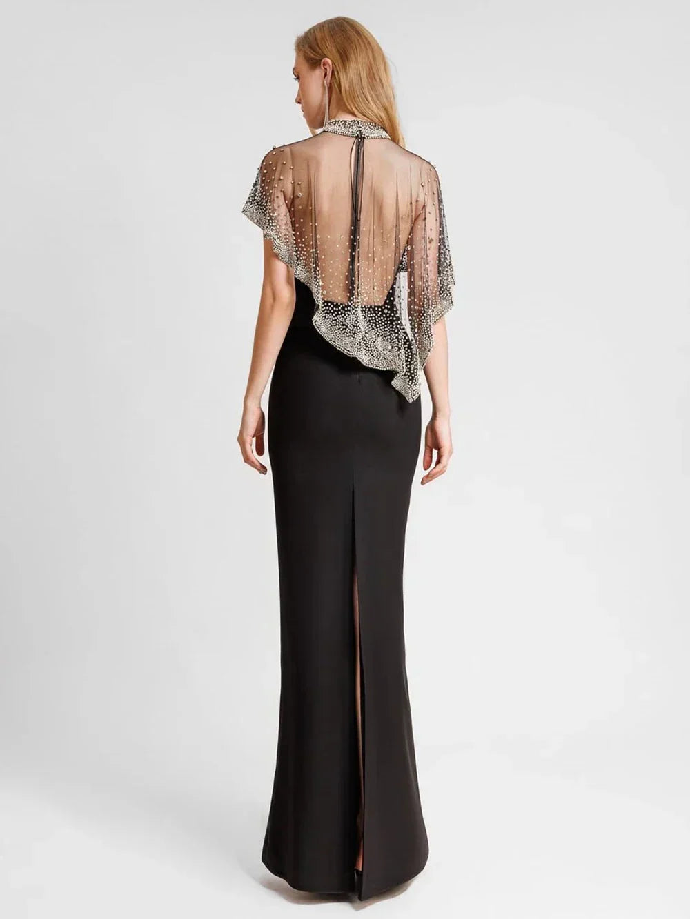 שמלת ערב שחורה עם שכמיית חרוזים